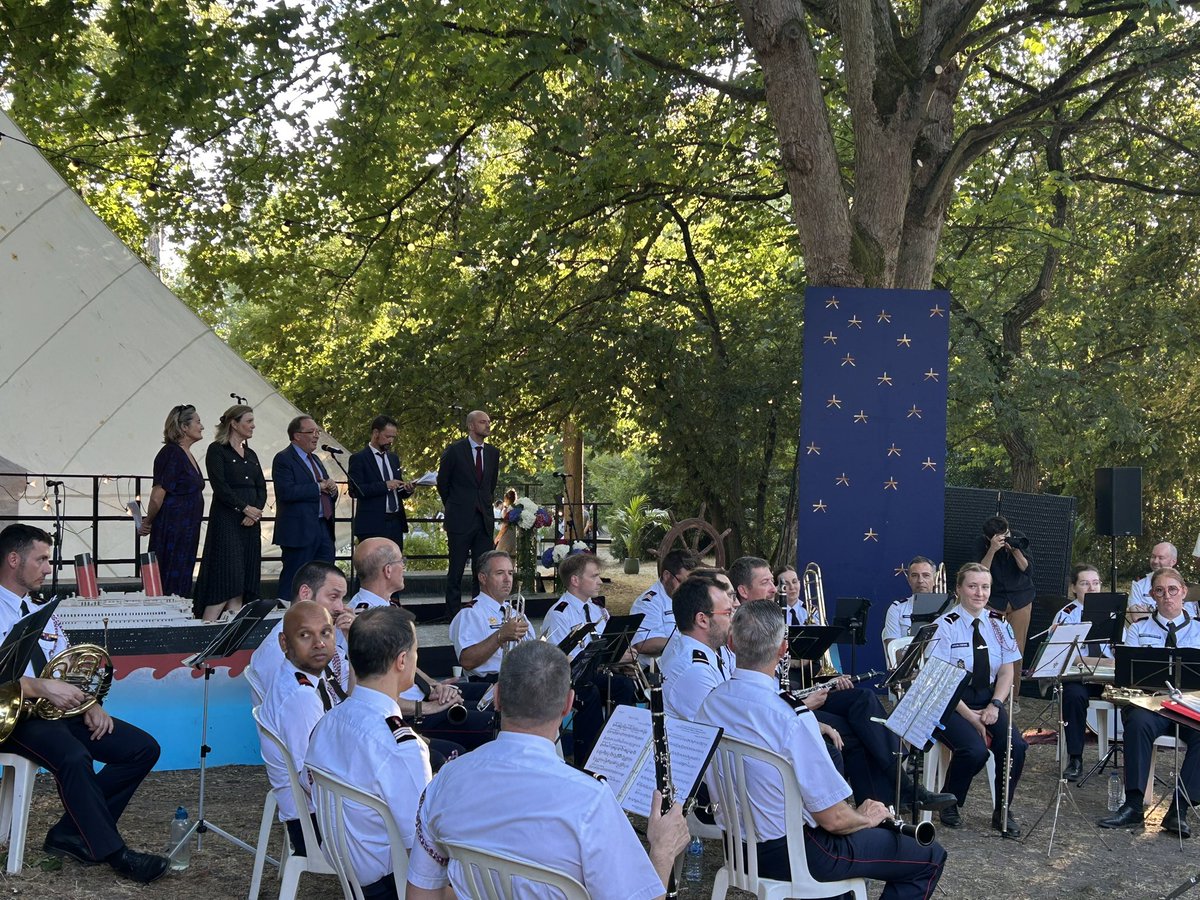 pierre_bedier's tweet photo. 👥 🇫🇷 Échanges avec les maires yvelinois à l'occasion de la traditionnelle soirée républicaine organisée par le Département des Yvelines, partenaire privilégié des communes. Merci pour leur engagement au service des Yvelinois. https://t.co/Vj8oKC1VjG