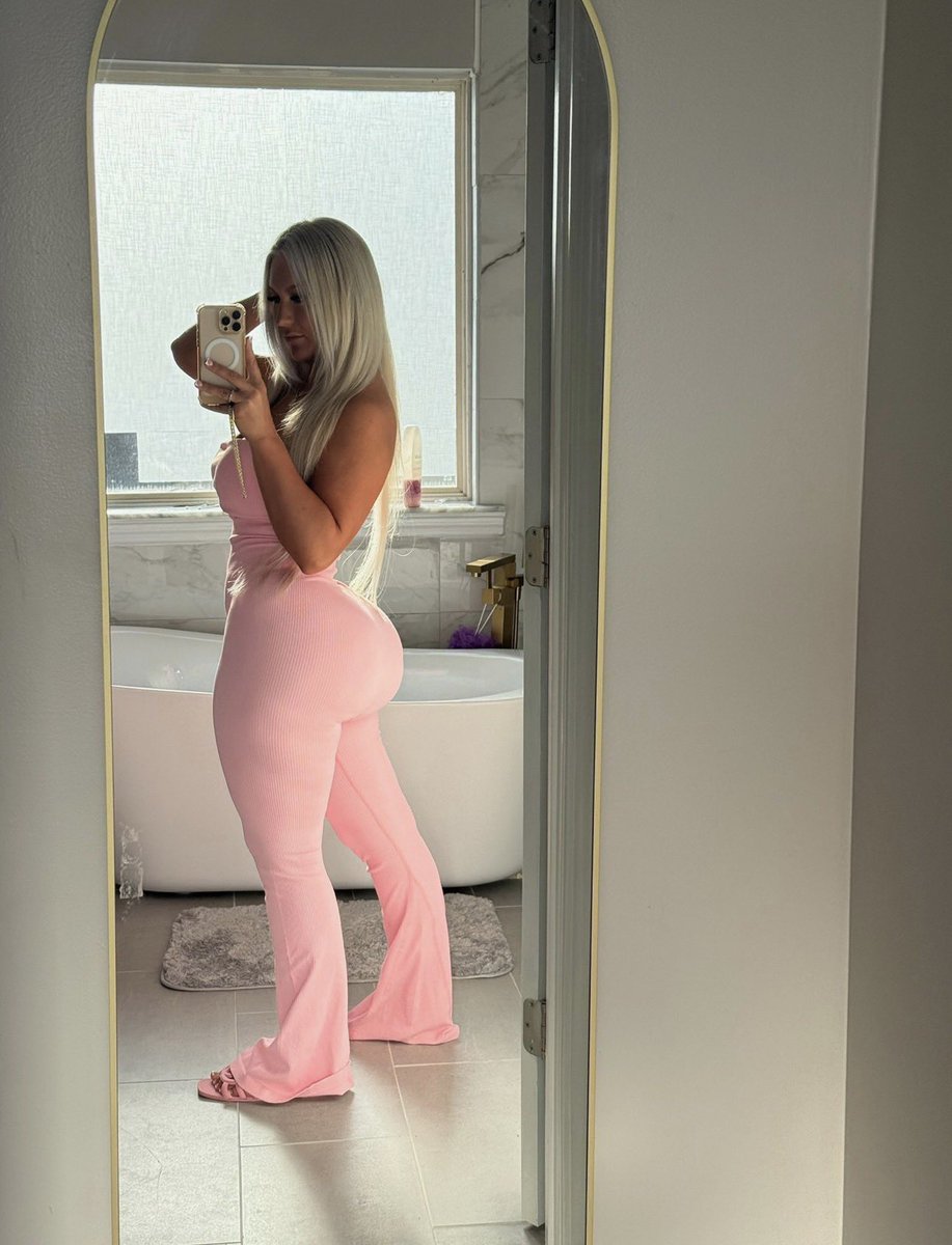destinymacass's tweet photo. 1 or 2 💕 https://t.co/yKgrgW5Els