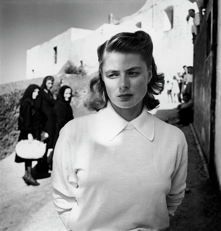 oldhllywoods's tweet photo. ingrid bergman photographed by gordon parks in sicily, 1949 https://t.co/K6sbLSzhSK