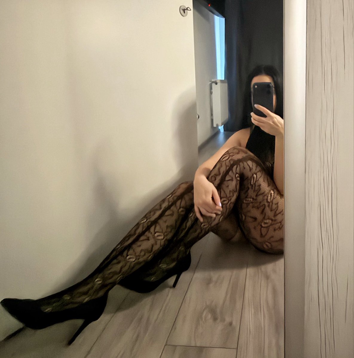 DreamGirlXoxo2's tweet photo. Daca te-as invita la mine acasa, ce ai spune? https://t.co/KYW5hN0jq9