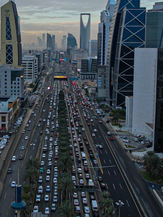 Waleed5533's tweet photo. @alaidrooos المدن تكبر بناسها الفلوس لحالها ماتكفي 🇸🇦🇸🇦 https://t.co/u2m2b4Wl2h