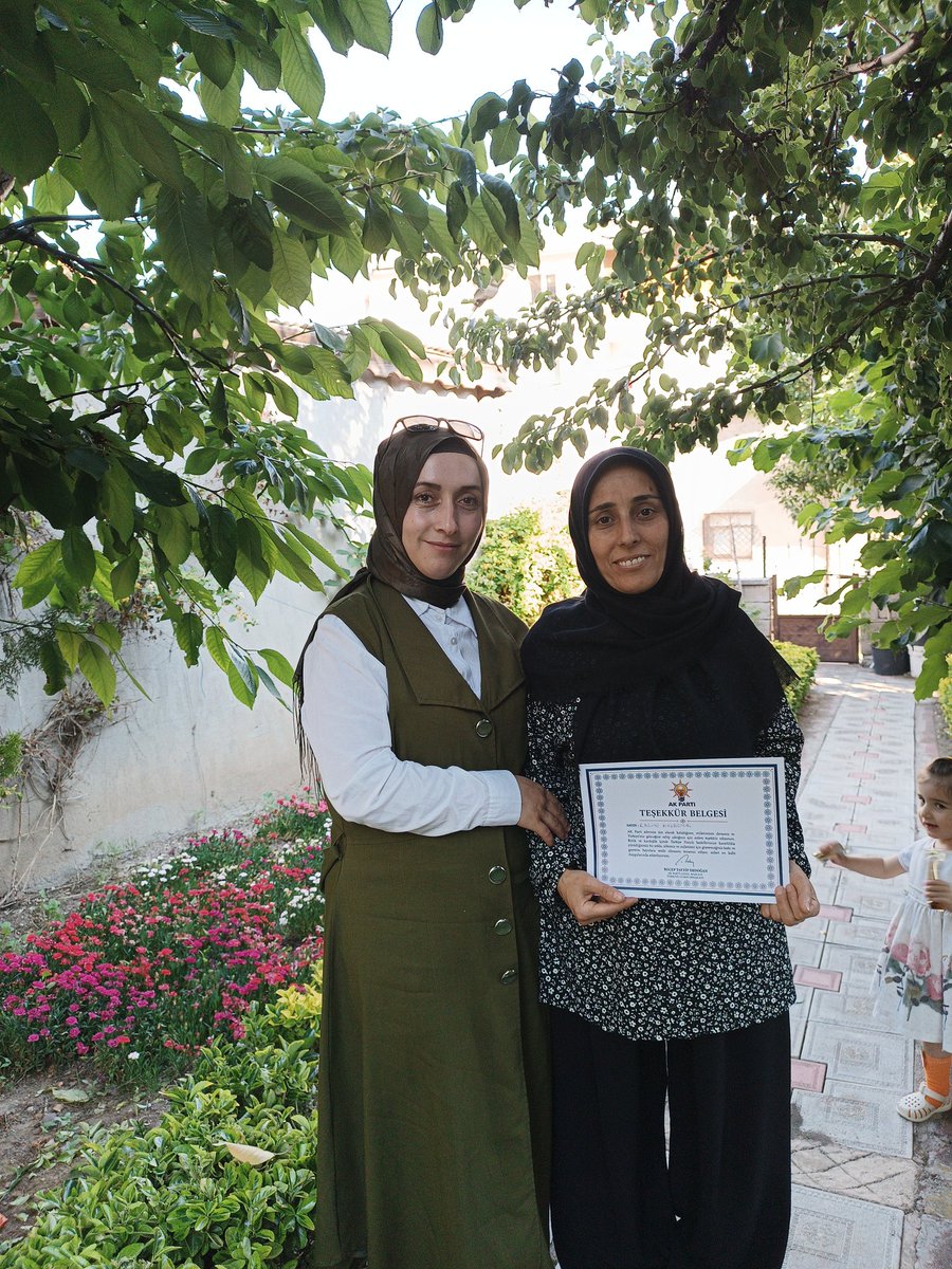 PartiZara's tweet photo. AkPartiKurucuBaşkanımızDilek Dönmez ablamızıkurucu mahalle başkanımız Raziye Kuldemir ablamızı
Kurucu yönetim kuruluüyemizMevlüde Sarıçiçek ablamızıyıllardır Partimizin Sekreterliğini yapan Adem Özelabimizi ziyaretederek Reisimizin iletmiş olduğu teşekkür belgelerini takdim ettik https://t.co/kNXilUFtm7