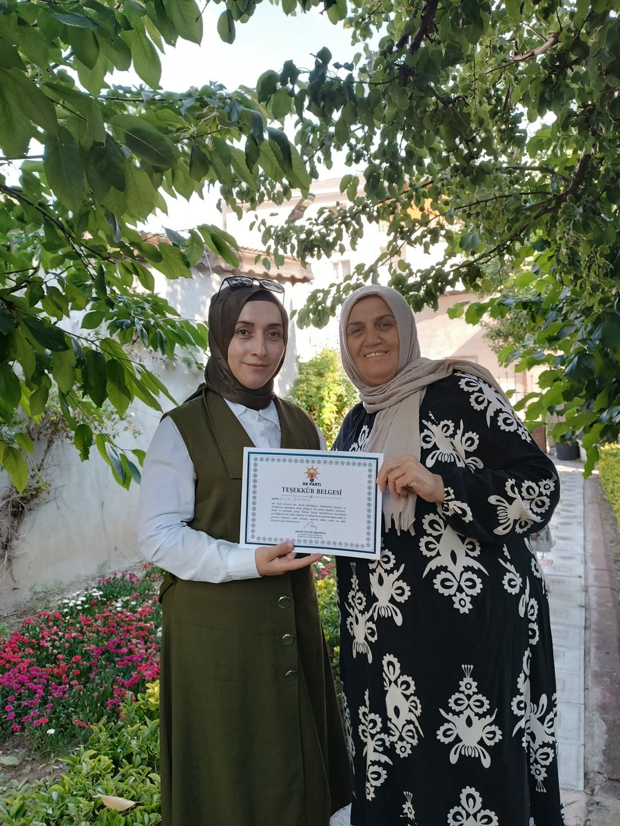 PartiZara's tweet photo. AkPartiKurucuBaşkanımızDilek Dönmez ablamızıkurucu mahalle başkanımız Raziye Kuldemir ablamızı
Kurucu yönetim kuruluüyemizMevlüde Sarıçiçek ablamızıyıllardır Partimizin Sekreterliğini yapan Adem Özelabimizi ziyaretederek Reisimizin iletmiş olduğu teşekkür belgelerini takdim ettik https://t.co/kNXilUFtm7