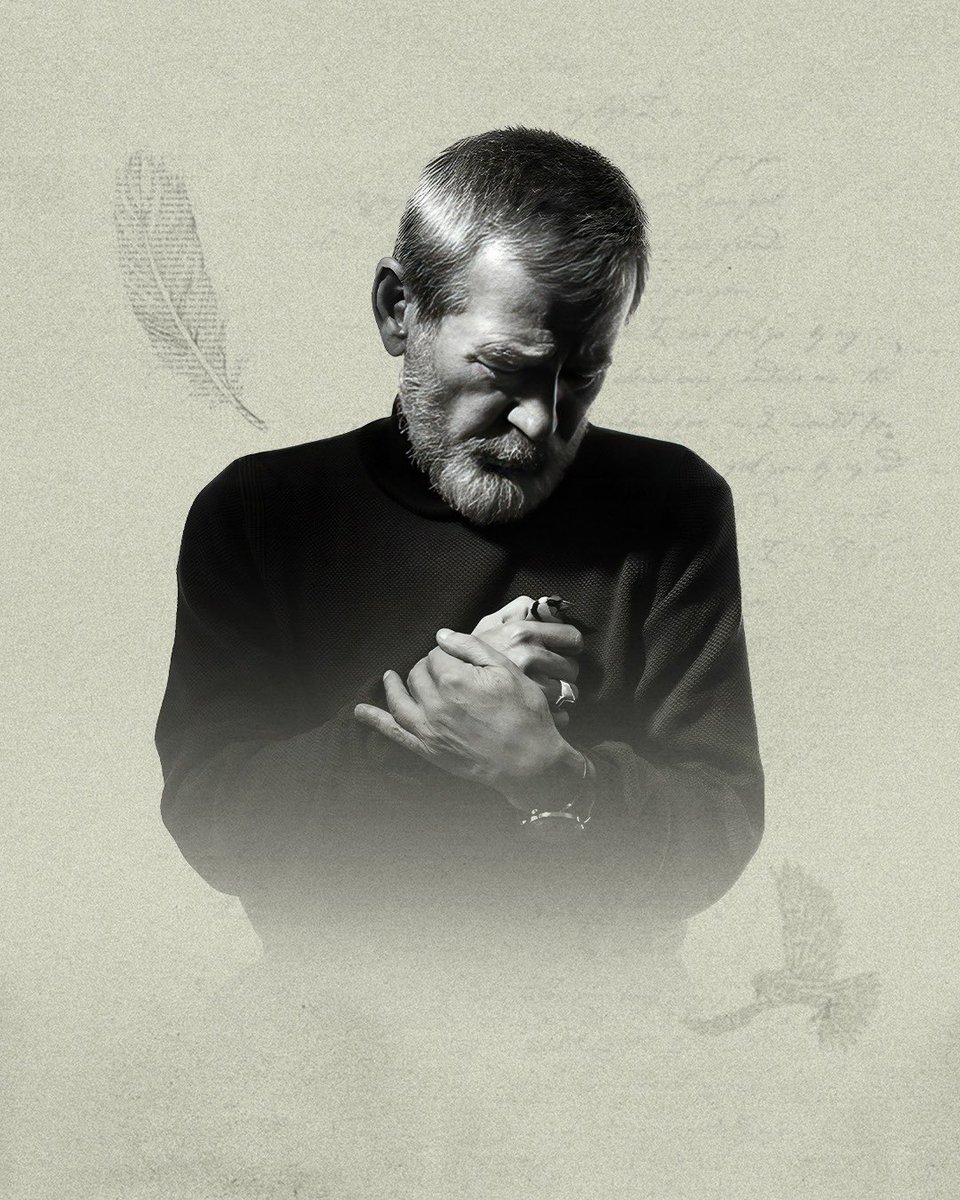 ozanvaral's tweet photo. “Belli ki dağların, denizlerin
ve göllerin üzerinden
sıyrılıp gelmektedir seher…
Belli ki yakındır
doğayı ve hayatı sarsacak saat.”

Bu toprakların hüznüne, inancına, ümidine yüreğini veren halkın şairi Ahmet Telli’yi yitirdik, üzüntümüz sonsuz.

Dizeleri ve sesi ile özgürlüğü, eşitliği arayanların yolunu aydınlatmaya, bir fesleğen olup kokmaya hep devam edecek.

Başımız sağ olsun. 

#ahmettelli̇