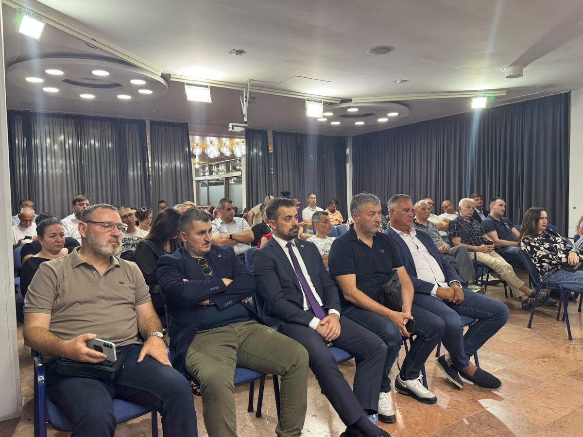 NarodniPokretS's tweet photo. Program su u Novom Sadu predstavili predsednik Narodnog pokreta Srbije Miroslav Aleksić, predsednik Resornog odbora za privredu i preduzetništvo Nenad Baletić i predsednik Resornog odbora za ekonomiju prof. dr Goran Radosavljević. https://t.co/OHAOAweweZ