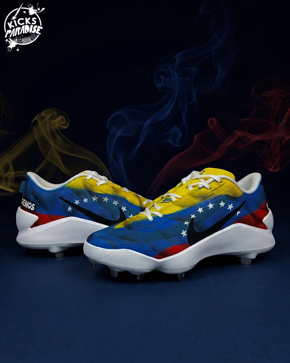 KP_Mty's tweet photo. Hay pueblos que, aun en los momentos más difíciles, encuentran la fuerza para volver a ponerse de pie. Hoy, este par representa un mensaje de respeto, solidaridad y esperanza para todos los venezolanos.❤️

Custom cleats para Bradgley Rdz, pitcher de Los Padres deSan Diego. https://t.co/tKAaFNaWJ3