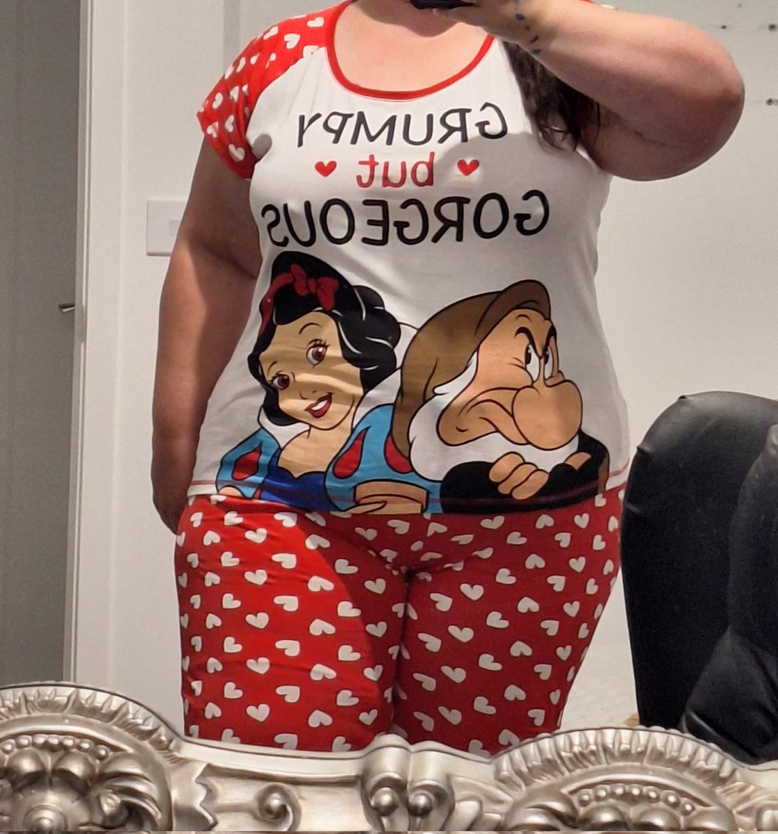 GoddessAur0ra1's tweet photo. When your sub @Sub2QueenAurora takes the time to learn more about you. What you like and enjoy. Been spoilt more today with suprise gifts 🎁 💕
#findom #finsub #cashslave #disney #chocate #spoilme #spoilt #princesstreatment #sub #dynamic #connection #bbw https://t.co/GxdgGibUv2