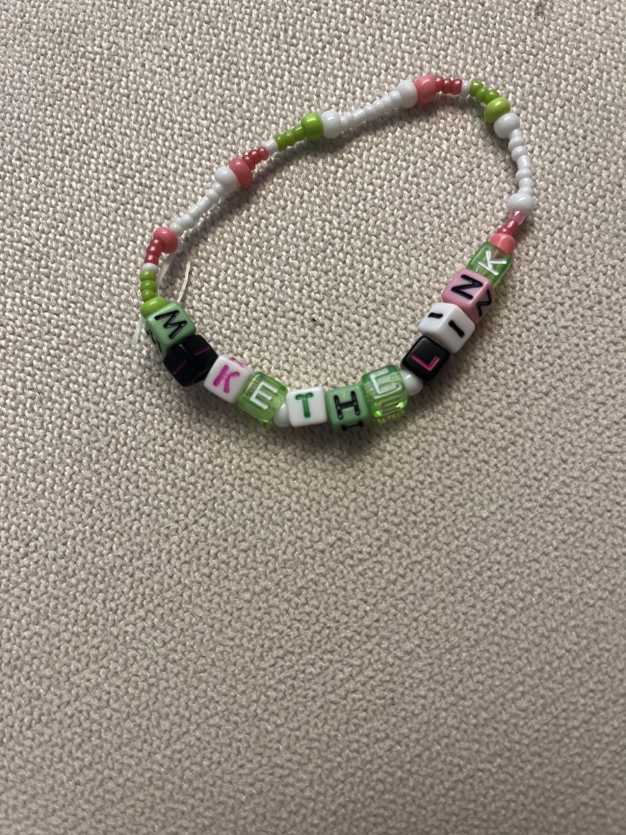 Pitanga_Azeda1's tweet photo. mais uma pulseira hehe :P
#qsmp #mikethelinkfanart #mikethelink #qsmpfanart https://t.co/dNiPmiuw6q