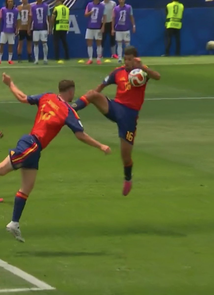 quiensss's tweet photo. Robe España robeeeeee, como lo cagan a Bélgica jajajajajajaj, después es argentina el que roba, no tienen caraaaa https://t.co/YT2CKvJFk6