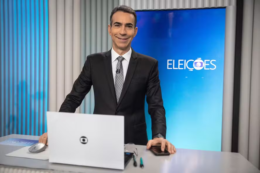 forumeplay's tweet photo. César Tralli foi escolhido pela Globo para mediar o debate entre os candidatos à Presidência da República no dia 1º de outubro, quatro dias antes do primeiro turno.

A emissora também vai suspender a novela das nove para antecipar o início do encontro, previsto para começar por volta das 21h, evitando que a transmissão avance até a madrugada, como ocorreu em 2022.

🗞️ Outro Canal