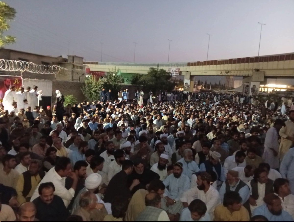 MeFixerr's tweet photo. مانگی شہداء دھرنے میں سالار کاکڑ کی شرکت اور خطاب۔ بلوچستان کی مظلوم و محروم عوام کےلیے جان و مال کی حفاظت اور علاقے میں امن چاہتے ہیں۔ https://t.co/iNTNFFwbQq