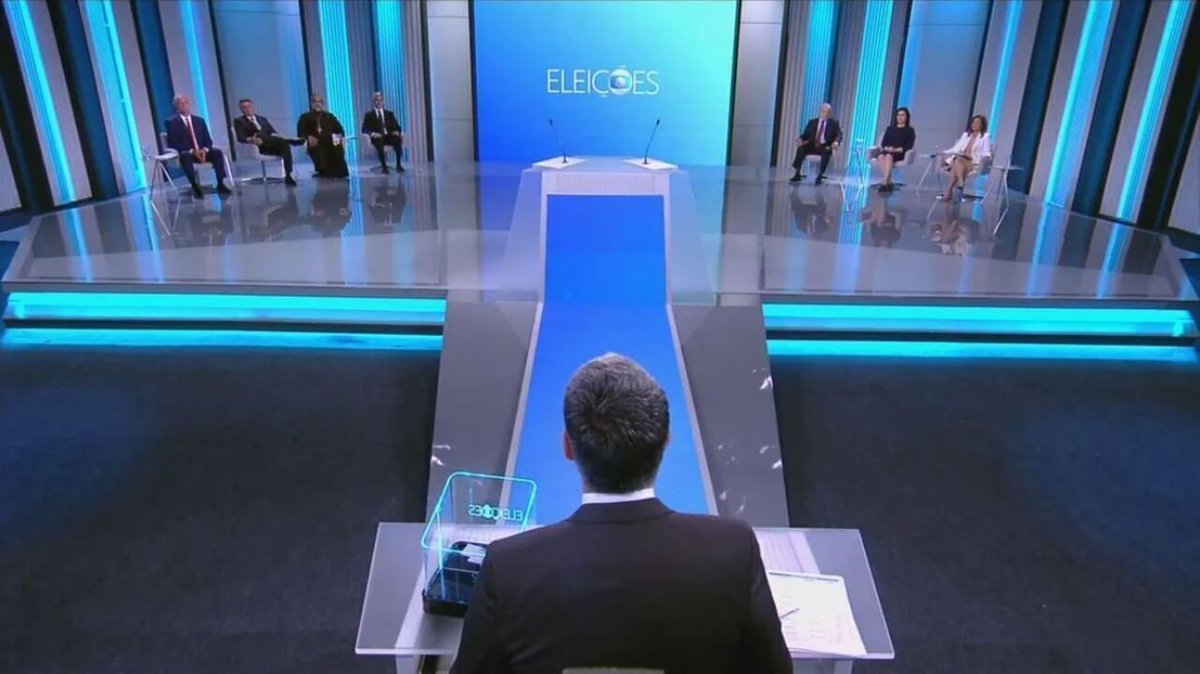 forumeplay's tweet photo. César Tralli foi escolhido pela Globo para mediar o debate entre os candidatos à Presidência da República no dia 1º de outubro, quatro dias antes do primeiro turno.

A emissora também vai suspender a novela das nove para antecipar o início do encontro, previsto para começar por volta das 21h, evitando que a transmissão avance até a madrugada, como ocorreu em 2022.

🗞️ Outro Canal