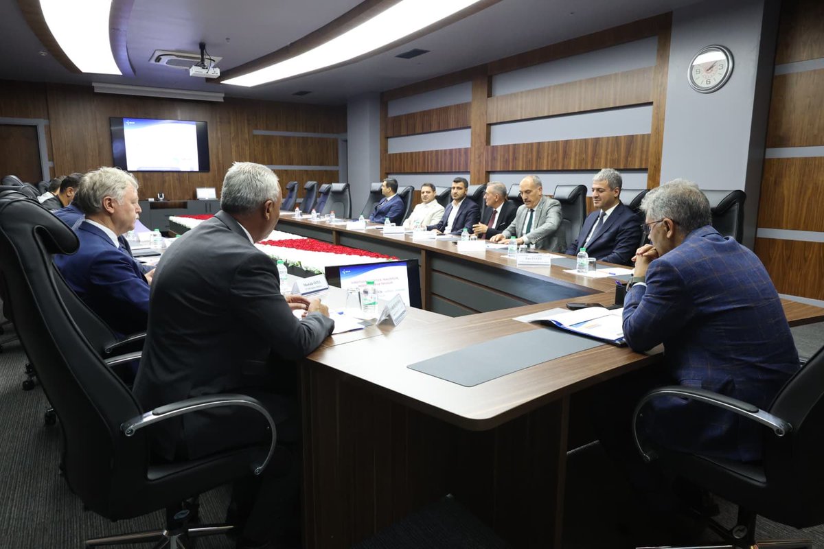 CevdetBaycuman's tweet photo. Bingöl Valimiz Sayın Cahit Çelik başkanlığında,Kurul üyelerinin katılımlarıyla 2026 Yılı 3. Dönem İl İstihdam ve Mesleki Eğitim Kurulu Toplantısı Valilik toplantı salonunda gerçekleştirildi. https://t.co/RaexCXsmdM