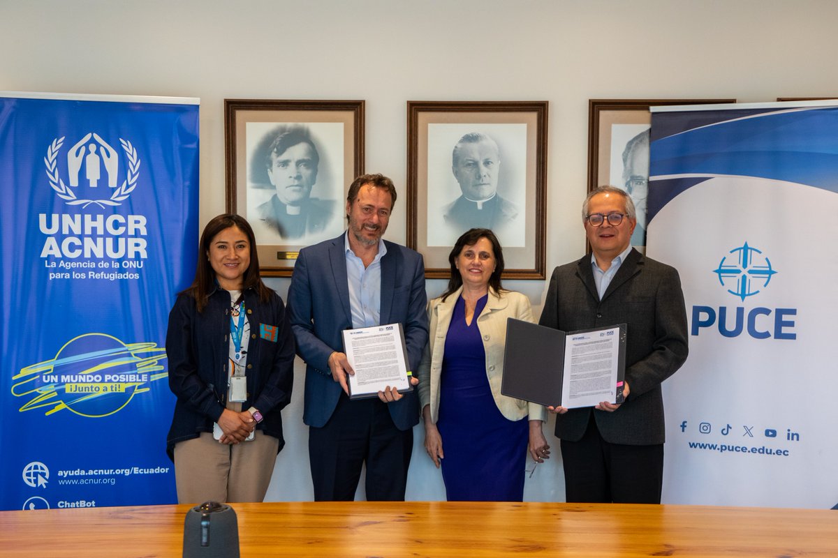 ACNUREcuador's tweet photo. La educación abre caminos hacia la inclusión. 🎓

Por eso, hoy firmamos un acuerdo con @PUCE_Ecuador para fortalecer el acceso de las y los refugiados a oportunidades educativas, servicios de asistencia jurídica, investigación y otros programas que promueven su integración en 🇪🇨. https://t.co/4jOd8Yo5n6