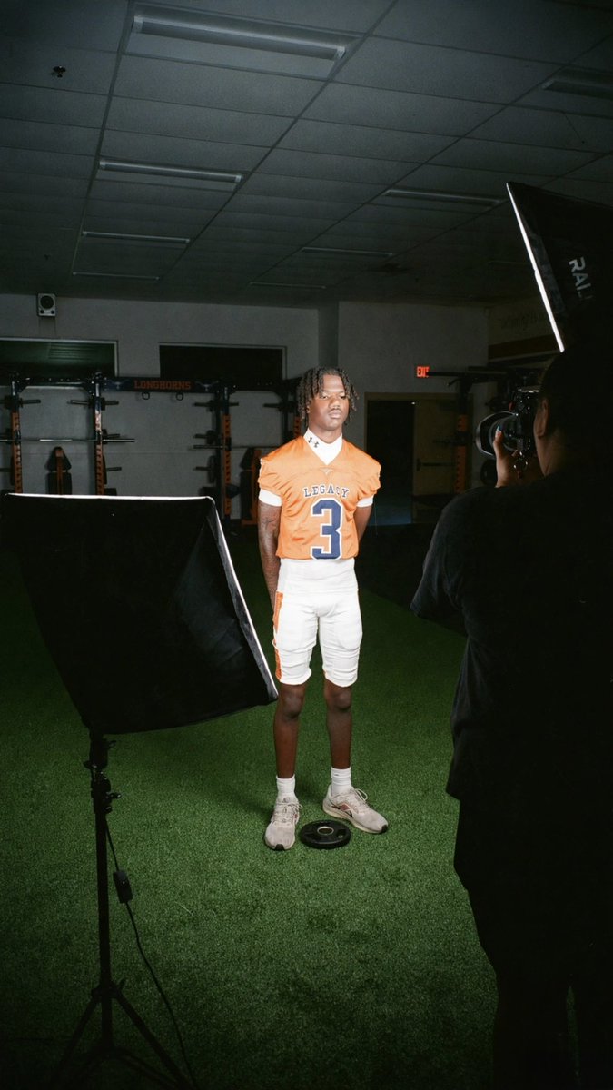 DurrDrip's tweet photo. Had an great media day today 1 more month until kickoff💯 https://t.co/dX6IX0n7uT
