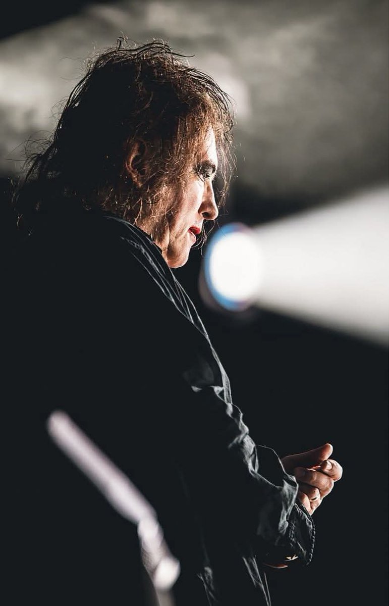 out_cure's tweet photo. Robert before the encore: "It's been a long difficult day today, so thank you for sticking with us. This is for Simon" #thecure https://t.co/855G0fhiTq