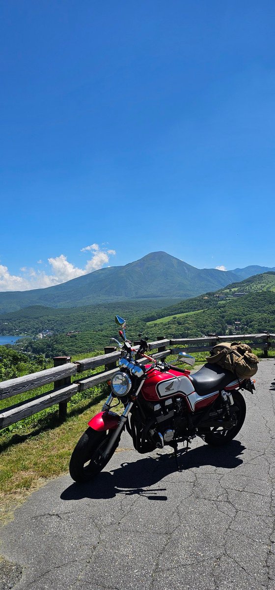 11TA2822's tweet photo. 2026年7月10日ビーナスラインツーリングバイクと緑とエンジン音と冷たい風に癒されて天気が良くて山の景色はとても綺麗でした。 
#ビーナスライン
#ビーナスラインツーリング
#バイク
#ツーリング https://t.co/TaaWen6FP0