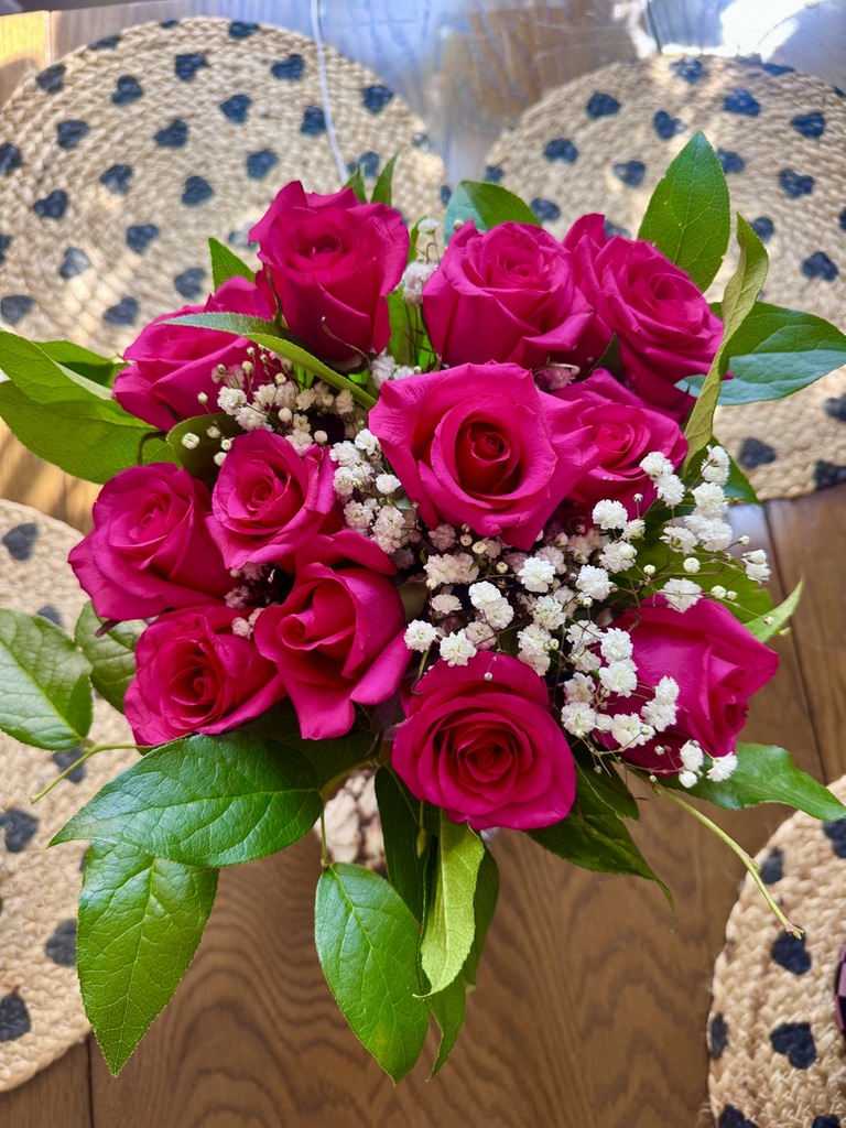 DioraDivine's tweet photo. There's something about fresh flowers in the house that just shifts everything. 🌸✨ https://t.co/iaIQQC8UXC