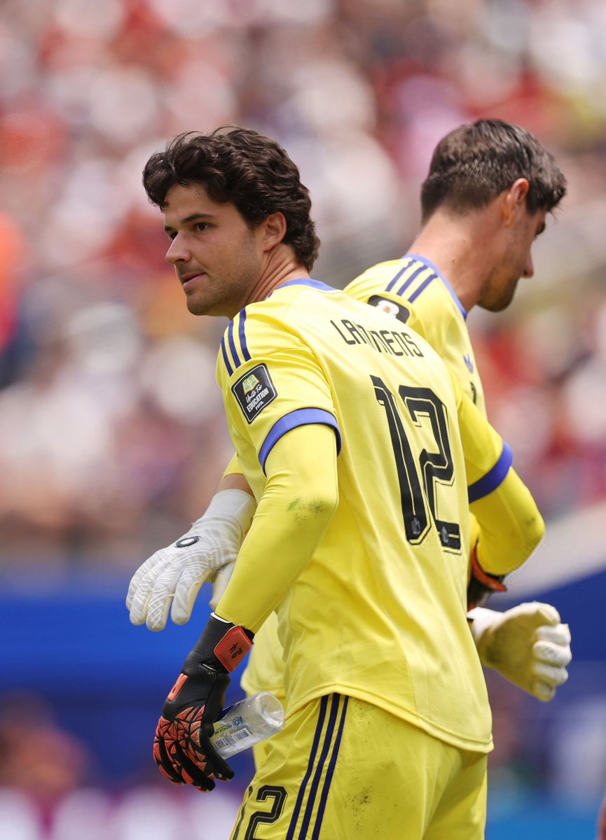ManUnitedZone's tweet photo. Senne Lammens makes his World Cup debut! 🇧🇪👏 https://t.co/C0I00zUoX0
