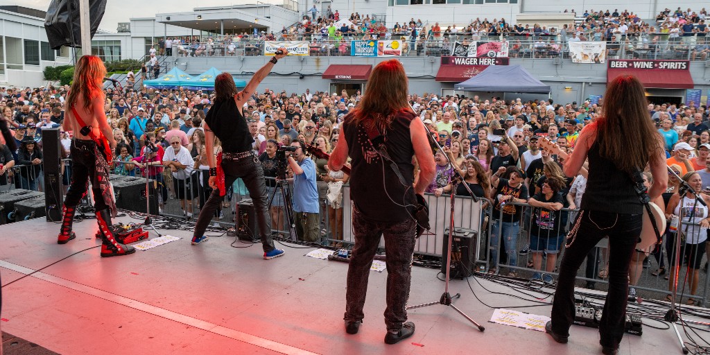 MoheganPA's tweet photo. What an amazing night jamming to Def Leppard classics at Party on the Patio! 🎸✨
Check out the full photo album here: https://t.co/TFVkwtkq7o https://t.co/yxMufGWfTo