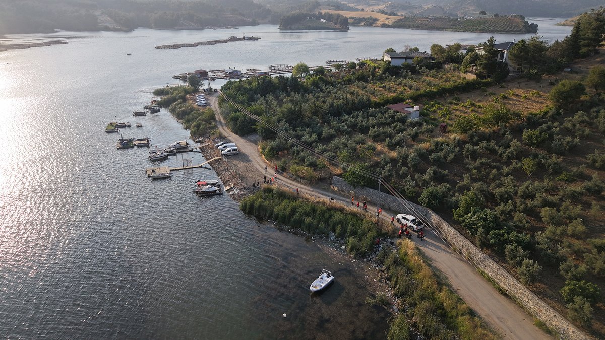 Memleket461's tweet photo. KAHRAMANMARAŞ BÜYÜKŞEHİR’DEN KILAVUZLU BARAJI ÇEVRESİNDE TEMİZLİK SEFERBERLİĞİ ttps://www.memleket46.com/kahramanmaras-buyuksehir-den-kilavuzlu-baraji-cevresinde-temizlik-seferberligi/26706/ https://t.co/9sYVTTaZIL
