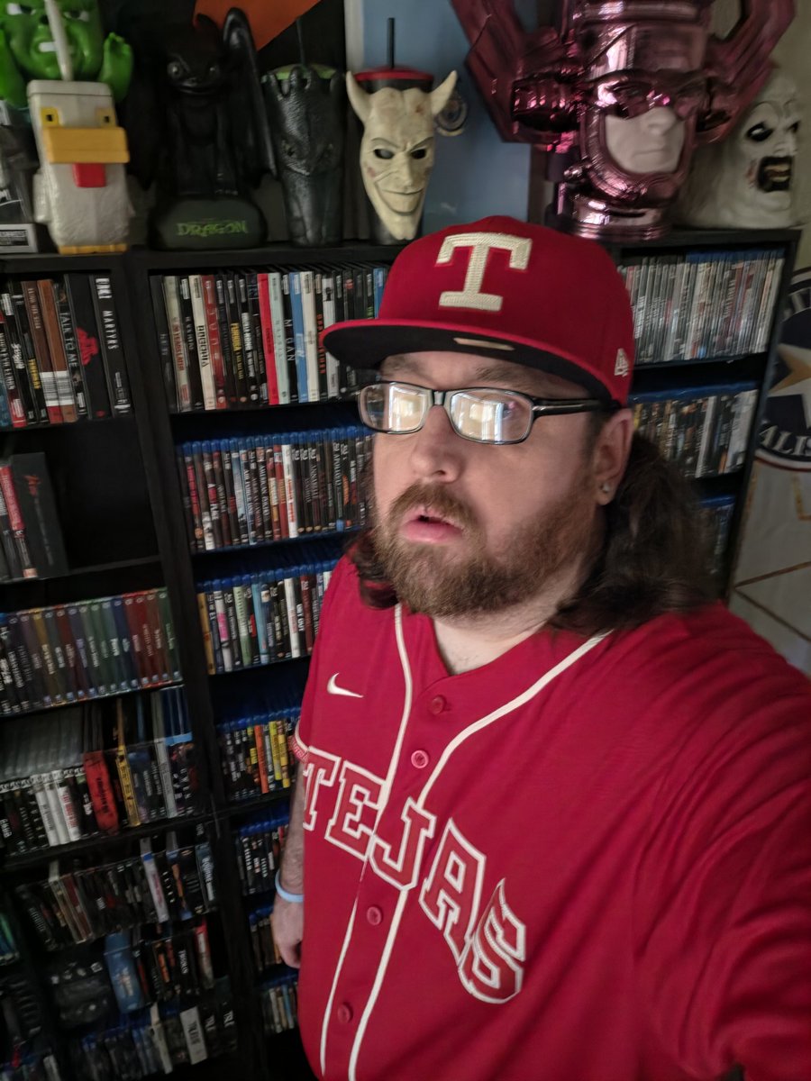 thatkidkali89's tweet photo. Might be weird for some of yall not seeing me on green but im off to go see the @Rangers play the #Asstros tonight https://t.co/kl4Y818KMr