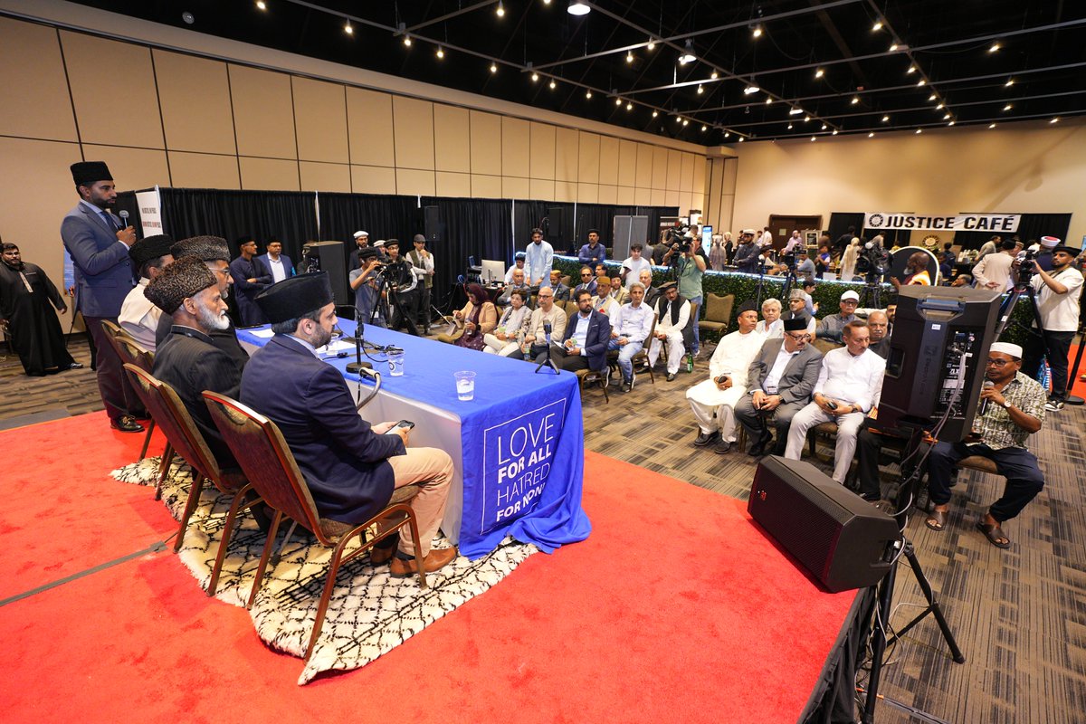 Jalsa_Canada's tweet photo. The media spotlight turns to #JalsaCanada. Journalists gather to hear our community's distinct insights on pressing global challenges and the path forward for peace.

#JalsaCanada https://t.co/wUDRs7292f