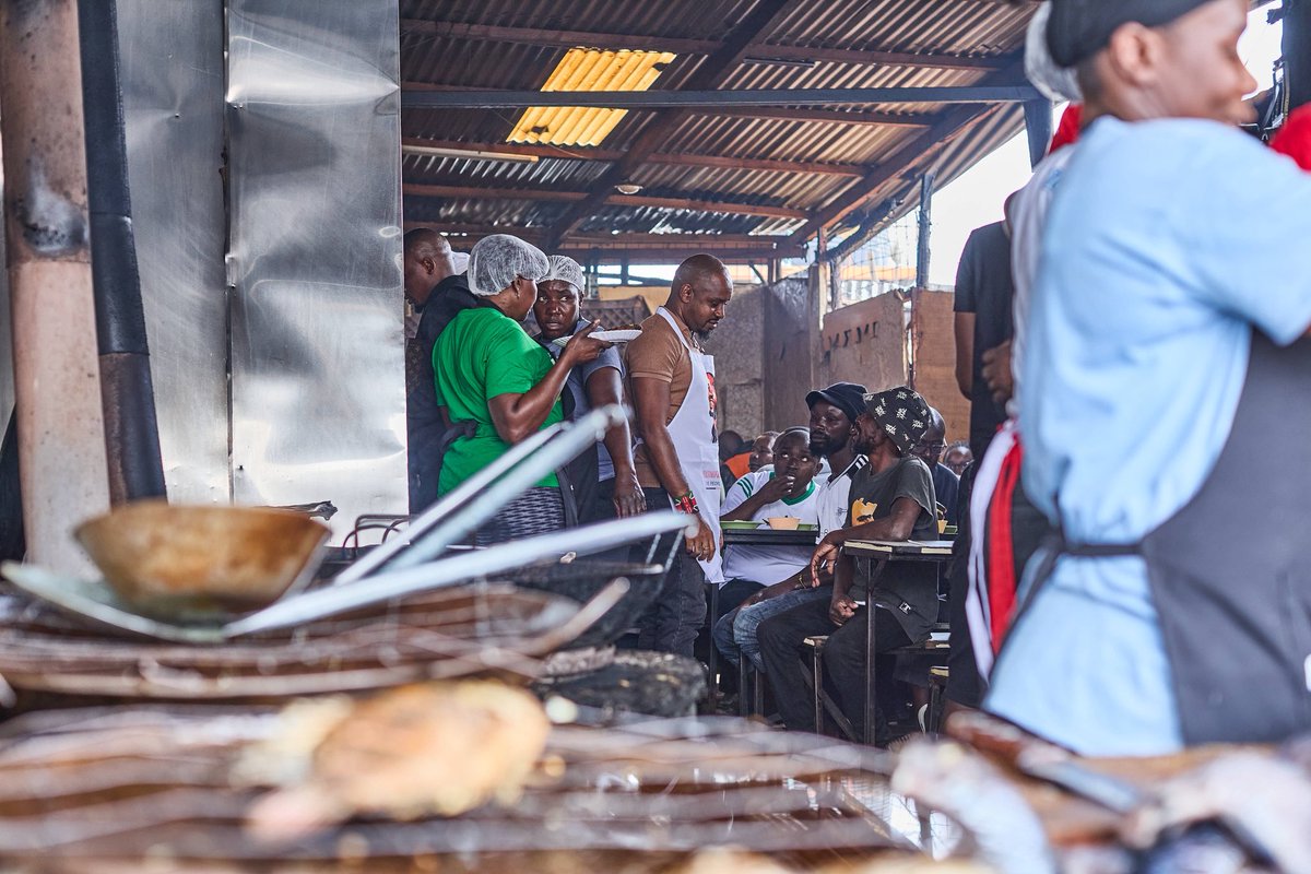 bonifacemwangi's tweet photo. Today l celebrated my birthday in the best way, serving others. I spent my birthday lunch hour at Migingo Island Hotel at Kenyatta Market. I served meals, spilled soup, and had great conversations. Dignity is found in service. I’m here to serve Kenya. #43ForBonnie https://t.co/NppQ577gMV