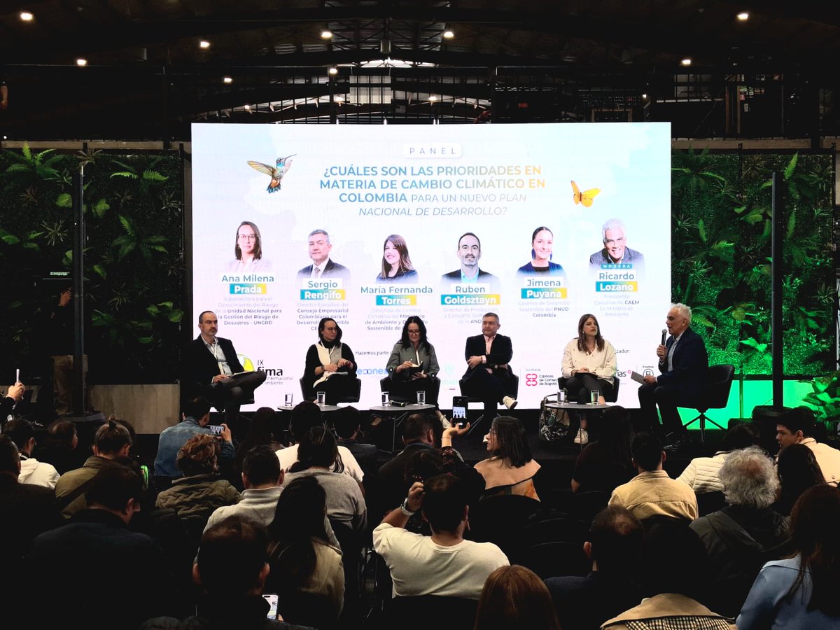 MinAmbienteCo's tweet photo. 🧐🌳En el marco del 2do día de #FIMA2026, nuestra directora de Cambio Climático, María Fernanda Torres, participó en el conversatorio sobre los retos climáticos del país ante el fenómeno de El Niño. 

Durante este espacio, se discutieron los avances y desafíos de la gestión climática nacional, la actualización de las metas climáticas y el fortalecimiento de la sinergia entre cambio climático y biodiversidad como herramientas clave para enfrentar fenómenos cada vez más intensos como El Niño.