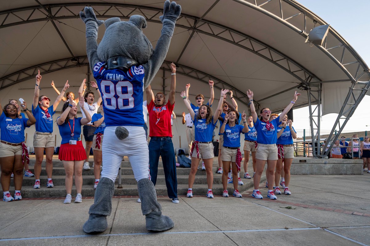 LATech's tweet photo. More summer Orientation! ☀️

More barking! 🗣️

More Bulldogs! 🐶 https://t.co/t2XVZo61V5