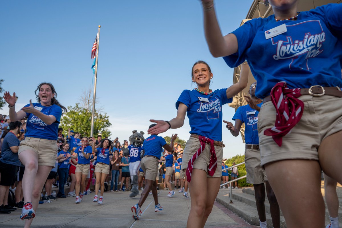 LATech's tweet photo. More summer Orientation! ☀️

More barking! 🗣️

More Bulldogs! 🐶 https://t.co/t2XVZo61V5