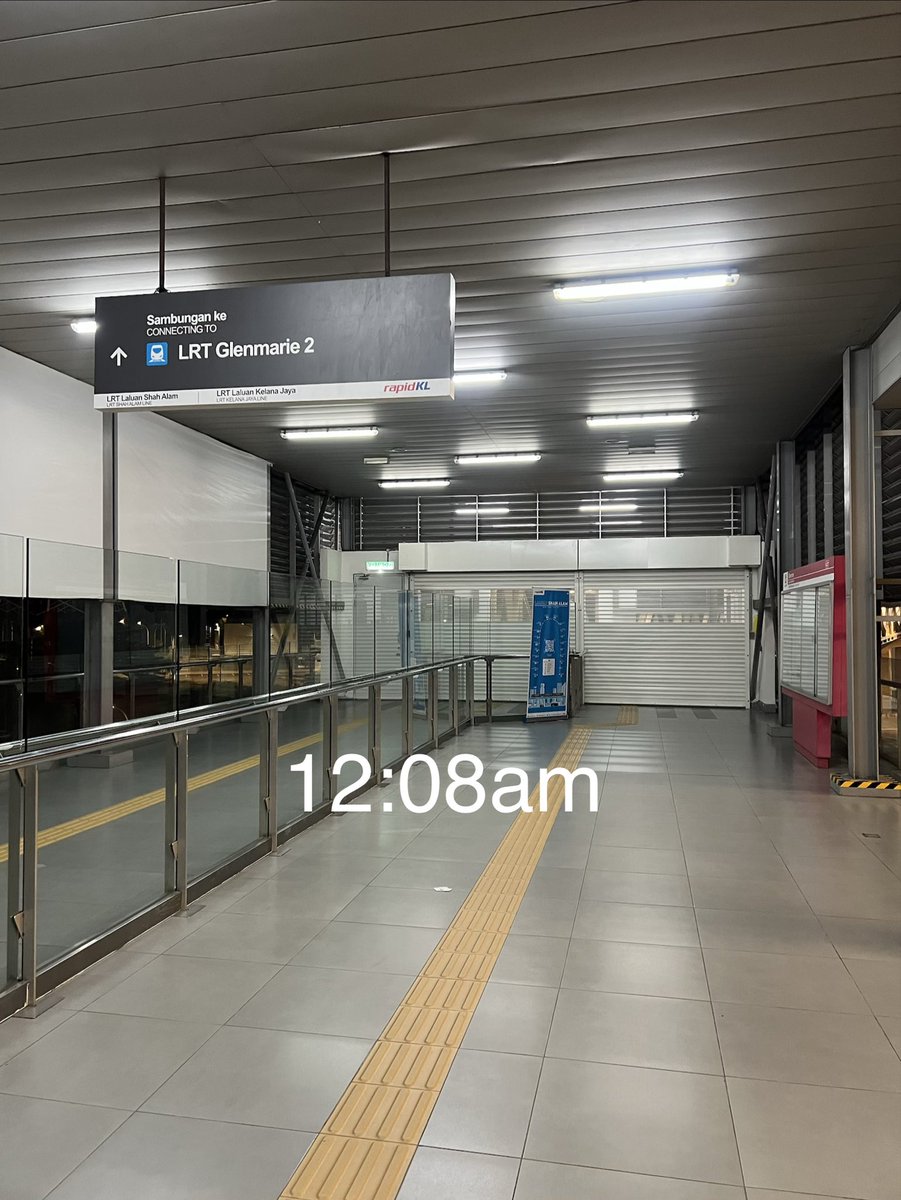 annoyedmsian's tweet photo. Hi @anthonyloke, please ask @askrapidkl @myrapidkl to stop deliberately closing the shutters EARLY at the KJ-LRT3 interchange at Glenmarie 2 Station before the last LRT3 trains have even passed! https://t.co/deH3n35kTZ