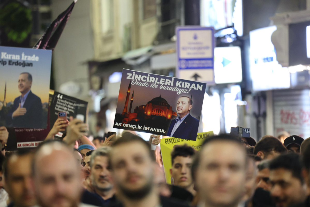 abdullahozdemir's tweet photo. Fethin simgesi, Fatih’in emaneti Ayasofya! Maziden âtîye bizimdir. Kubbelerinde İslâm’ın nuru ebed yankılansın. 🌙 https://t.co/IDtwgVTKrN