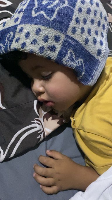 help_kenan's tweet photo. Today has been one of the hardest days we’ve faced. 😮‍💨💔 
It has been filled with hardship from the lack of clean water to having to cook over an open fire. Every detail seems to make life even more difficult.

But what hurts me the most is Kenan. His fever has risen significantly, and he looks so weak and exhausted, Today marks the fifth day that he has been unable to eat healthy food or fresh vegetables to help him regain his strength.

Sometimes it feels like the suffering will never end, and each day becomes harder than the last. There are no donations, and no sign of relief to ease this heavy burden.

How much longer will we have to live like this? How much longer will our children have to pay the price for circumstances that are not their fault?

Please, if you are able, help save Kenan. 
Your kindness can make a real difference, Every $10 helps us provide food, clean water, and the care he desperately needs.💔💔💔
@ireallyhateu2 @bintalshamsa @academic_la @umaymohamed @orangecalabria