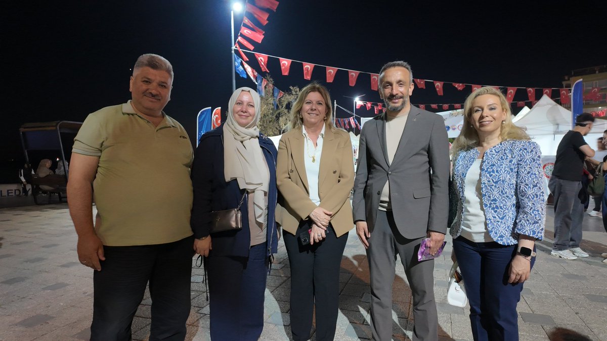 GemlikAkparti's tweet photo. İlçe Başkanımız Sayın Mehmet Taşar ve ilçe yöneticilerimiz ile birlikte 2. Kadın Emeği Festivalinin açılış programına katılım sağladık.

Festival alanında, kadınlarımızın büyük emek ve özveriyle hazırladığı el emeği, göz nuru ürünleri yerinde inceleme fırsatı bulduk. Üreten, ++ https://t.co/vV2gqjljjq