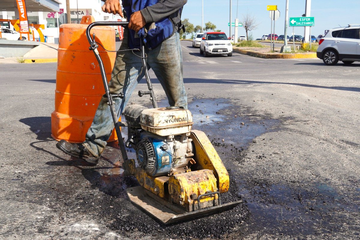 chihuahuampio's tweet photo. 🚧✨¡Adiós baches! Durante esta semana atendimos más de mil 300 baches en calles y avenidas de las distintas colonias de #ChihuahuaCapital. Repórtalos al 📞 072 o en "Marca el Cambio". ¡En equipo mejoramos la ciudad! 🌆
#TrabajoyResultados https://t.co/QZasGeEwO7