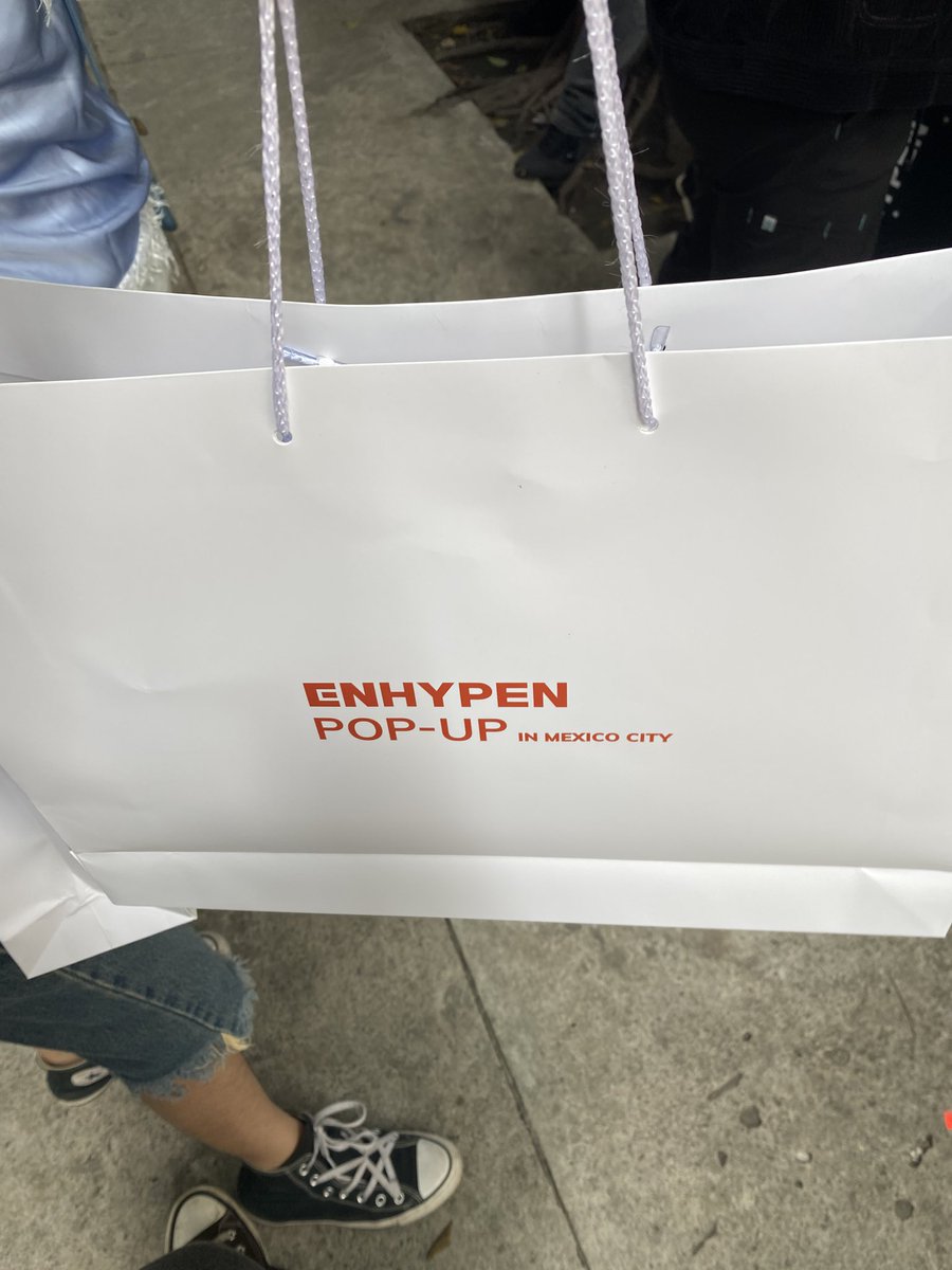 redmoonjgw's tweet photo. La bolsa                                 La compra 
AJAJAKAKAJ https://t.co/UO9pGWr2PR