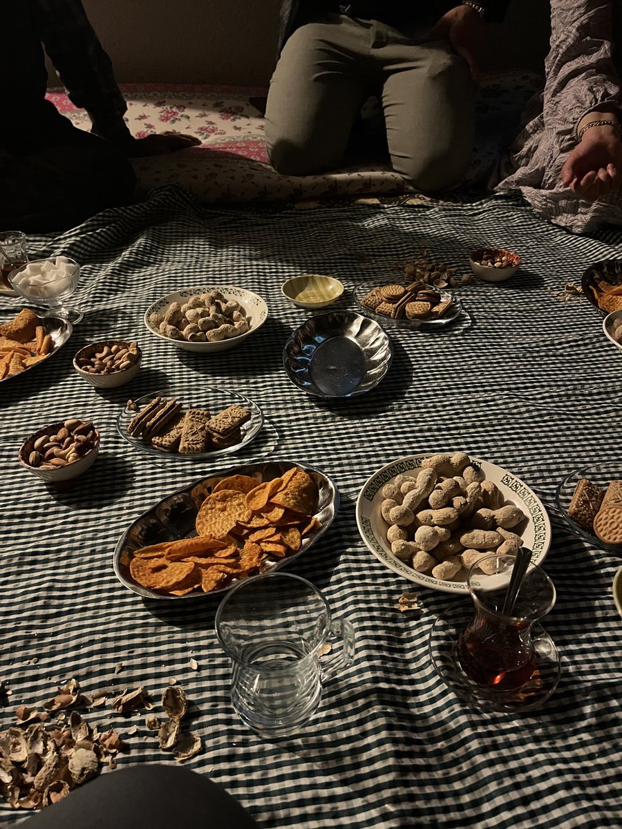 bbyzvv's tweet photo. Yaz akşamı, semaver ve koyu sohbet… Ortam şahane, özlemişiz be https://t.co/Vq8ImEDTCZ