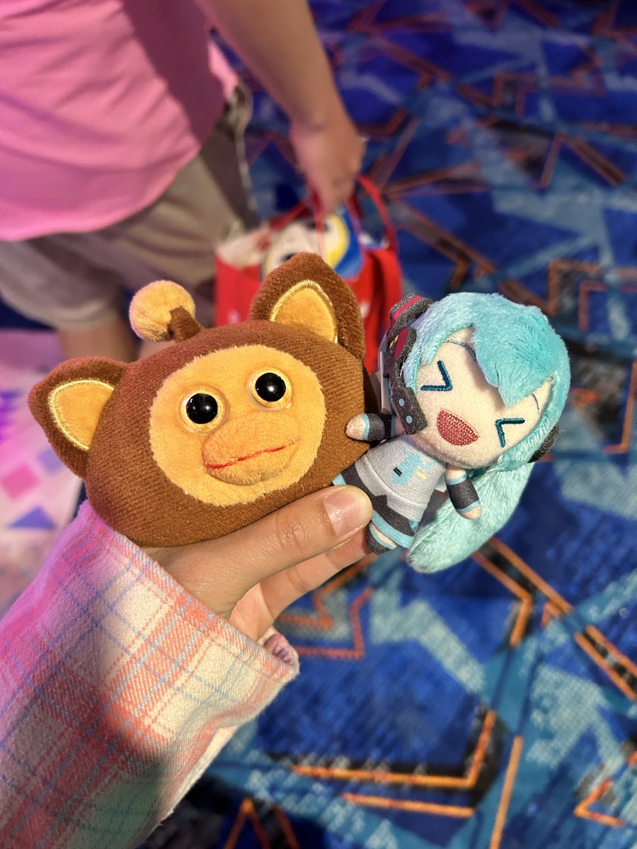 TesTheHuman's tweet photo. Got this Miku at R1 so now my boyfriend’s Oui Oui has another friend🤭🩵
@Tuckeredout28 https://t.co/R7jdFJHYdw