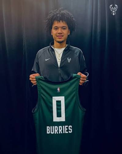BurriesSZN's tweet photo. Brayden Burries in the first half 

• 16 Points 
• 3 Assists 
• 5/11 FGs (45.5%)
• 3/3 FTs

How would you rate his first half? https://t.co/qyjlbJ7g2p