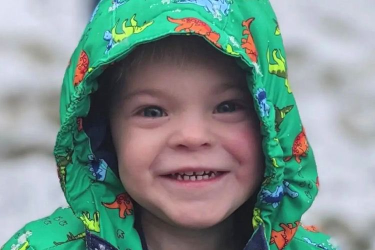 TeamTrump47's tweet photo. 🚨 Heartbreaking & Sickening: NC couple Jodi & Joseph Paul Wilson duct-taped their 4-year-old adopted son Skyler face-down on the floor for HOURS…wrapped in a sheet like some twisted “exorcism.” 

The malnourished little boy died. Now they’re heading to prison for decades. 

How does this evil happen to innocent kids? Praying for justice and protection for all children.

This should NEVER happen. 😡