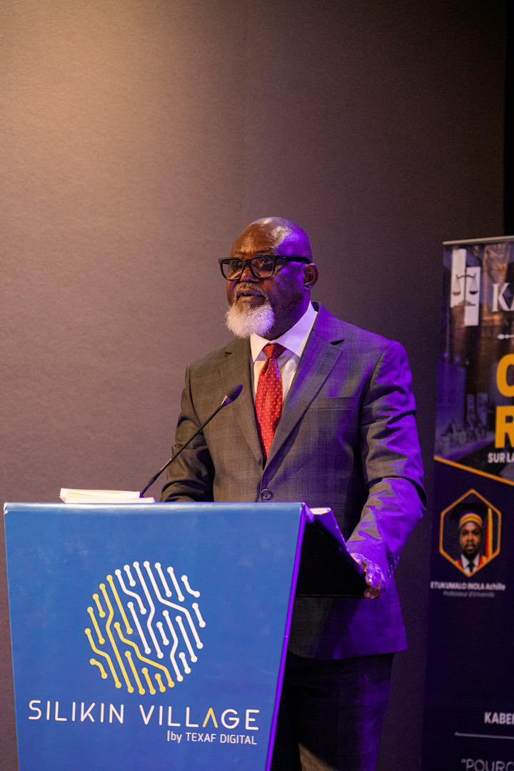 StanysBujakera's tweet photo. #RDC: Me Jean-Marie Kabengela Ilunga a plaidé ce vendredi pour l'inscription de l'étendue du territoire national dans le préambule de la Constitution, relevant qu'aucun texte constitutionnel congolais n'invoque à ce jour les conventions internationales délimitant les frontières du pays. « Nous on nous dit tout simplement nous avons trois-cent-quarante-cinq-mille kilomètres carrés, mais c'est écrit dans quel texte ? », s'est-il interrogé, avant de proposer que la protection de l'intégrité territoriale soit intégrée parmi les matières verrouillées par l'article 220, afin qu'aucune génération future ne puisse céder une partie du territoire congolais. #LiveSpaceX #IC