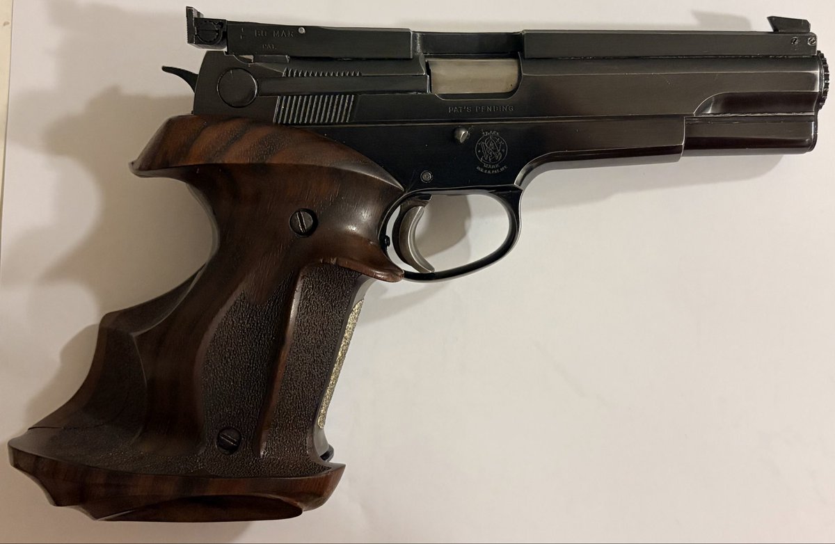 MathiasGustavs7's tweet photo. Då var SM 1/3 för i år avslutat för min del, blev ett ok resultat i precision för en nybörjare som mig i B och C vapen med 312 i båda klasserna. Härnäst väntar magnumfältSM i Dalsland. https://t.co/Yf5vCyotov #pistolSM #pistol #dagensvapenbild #kultur #slott @Smith_WessonInc #model52