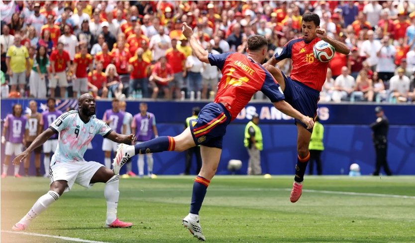 M4rc3Cb4's tweet photo. Acaba de consumarse el ROBO de ESPAÑA ... era penal para Belgica.

Ahhh pero Argentina ... https://t.co/DxdPelBG5S