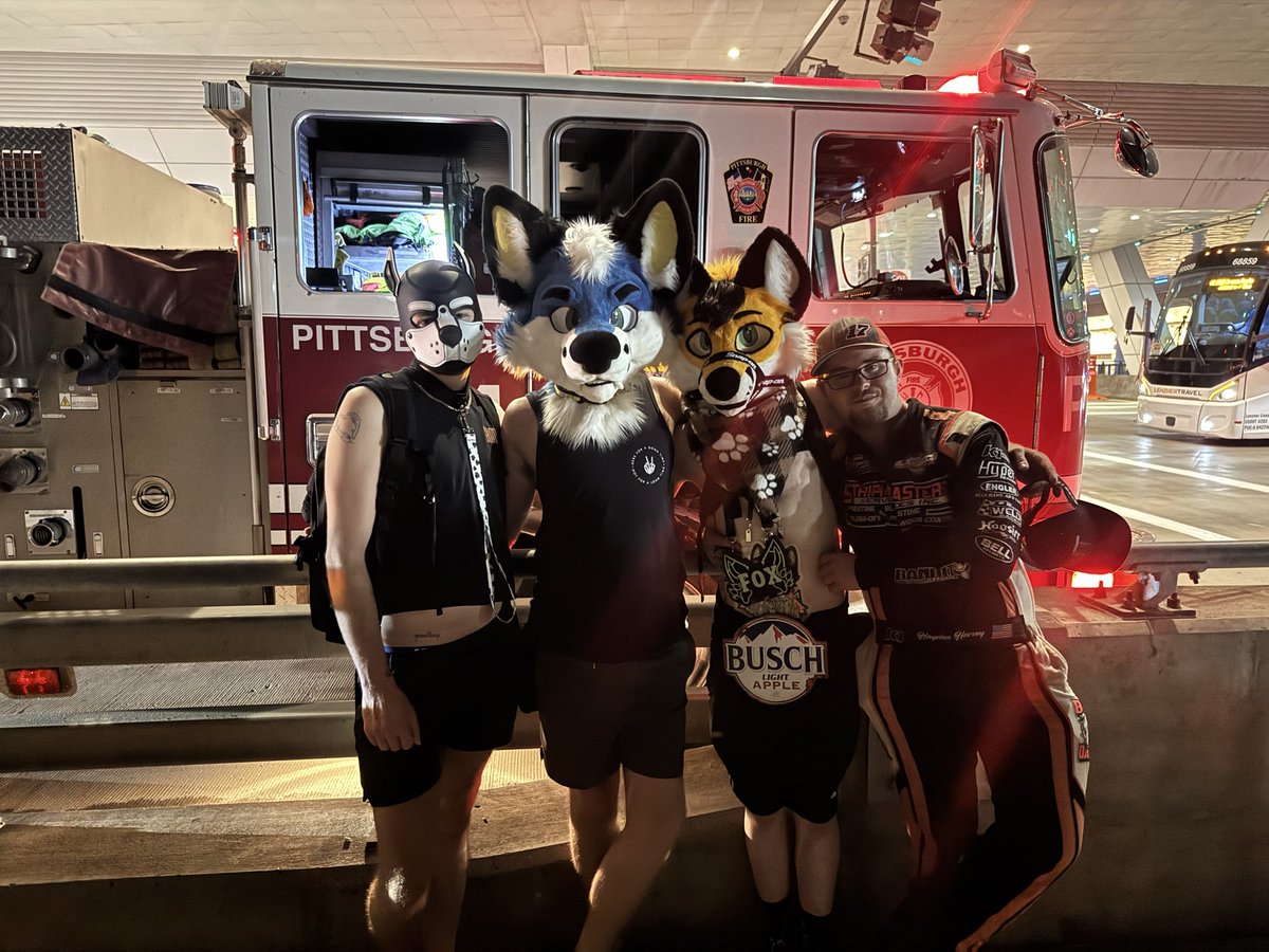 MaxxMutt's tweet photo. We were way overdue for a Busch’s night out #anthrocon #pittsburgh https://t.co/jBYwn67r5m