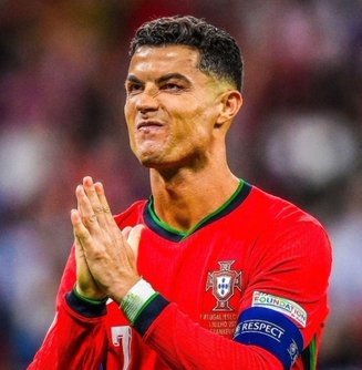 TheGoalsZoneHQ's tweet photo. 🚨🗣️ Lamine Yamal:  "I never thought Cristiano Ronaldo would win a trophy with Portugal when I was a kid, as Portugal wasn't considered a football powerhouse. But in 2016, Ronaldo proved me wrong. He is one of the greatest of all time. https://t.co/MpHIIqzDju
