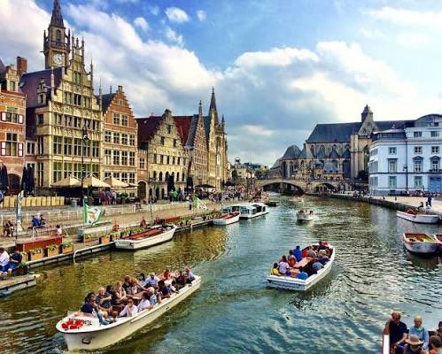 DomiDossche's tweet photo. @theiaincameron I urge you to check out Ghent in Belgium! ♥️ https://t.co/F73SRESC2p