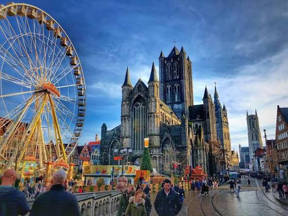 DomiDossche's tweet photo. @theiaincameron I urge you to check out Ghent in Belgium! ♥️ https://t.co/F73SRESC2p