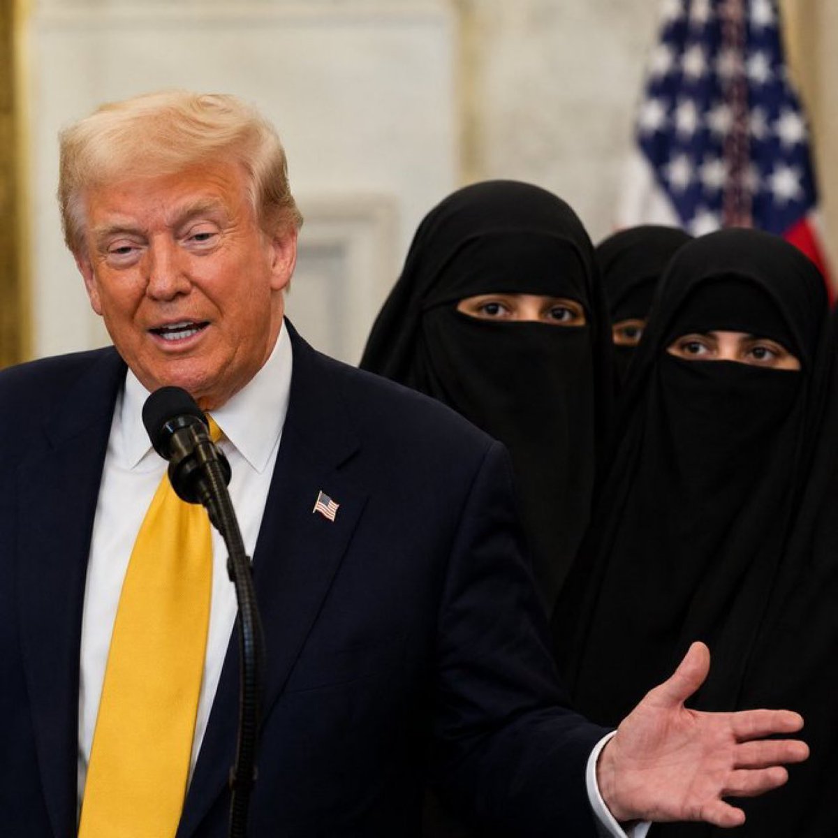 TheMrPool1's tweet photo. 🚨TRUMP HAS PROPOSED:

A COMPLETE BAN ON PEOPLE FROM HIGH-RISK REGIONS ENTERING THE UNITED STATES

I SAY BAN THEM ALL!

WHERE DO YOU STAND?

Follow @TheMrPool1 https://t.co/fHmCXhApRX