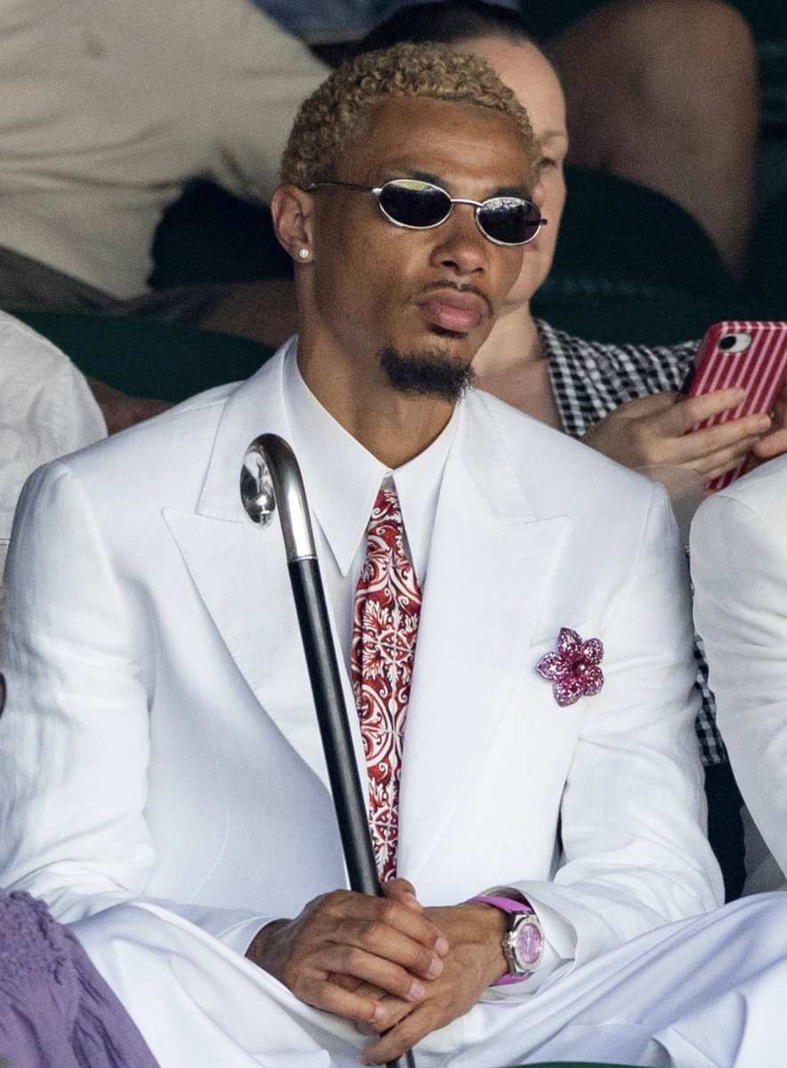 hekiiszn's tweet photo. Ekitike at Wimbledon 😍😍😍 insane aura https://t.co/XRiOUm7wbO